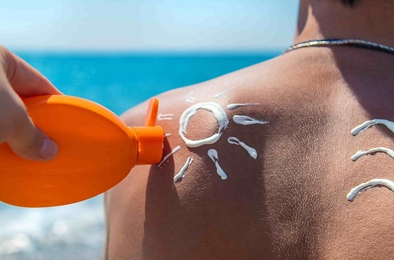 Как да научите детето си на значението на слънцезащитните кремове и предпазването от слънцето?